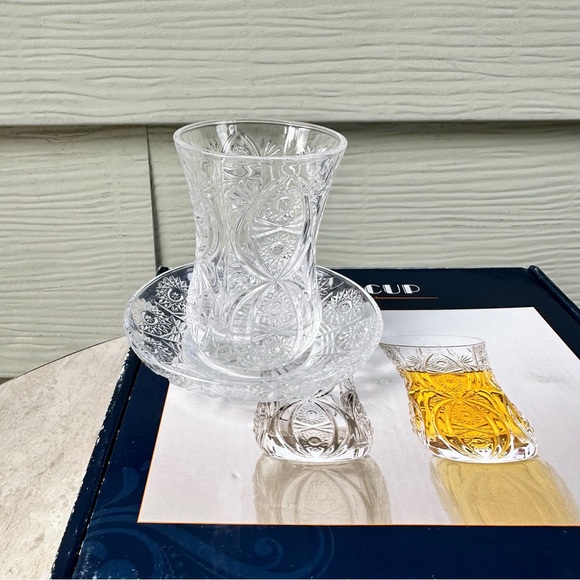 Crystal Clear Glass Tea Cup and Saucer Set of 6 NIB - Picture 4 of 8